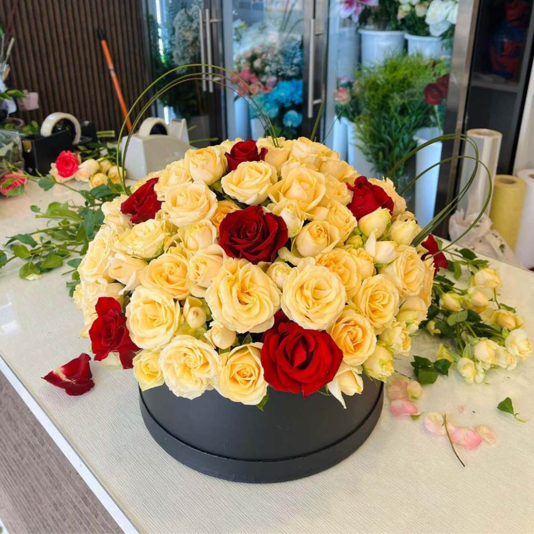 MIXED ROSE HAT BOX
